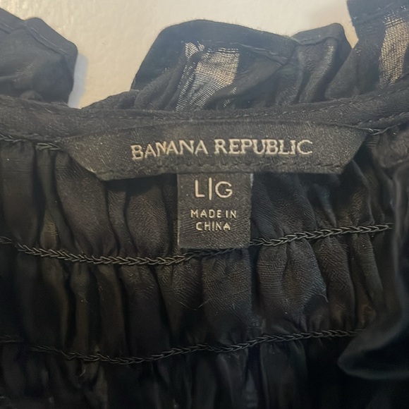❤️ FINAL PRICE ❤️ Banana Republic Smocked Ruffle Top - Picture 2 of 5